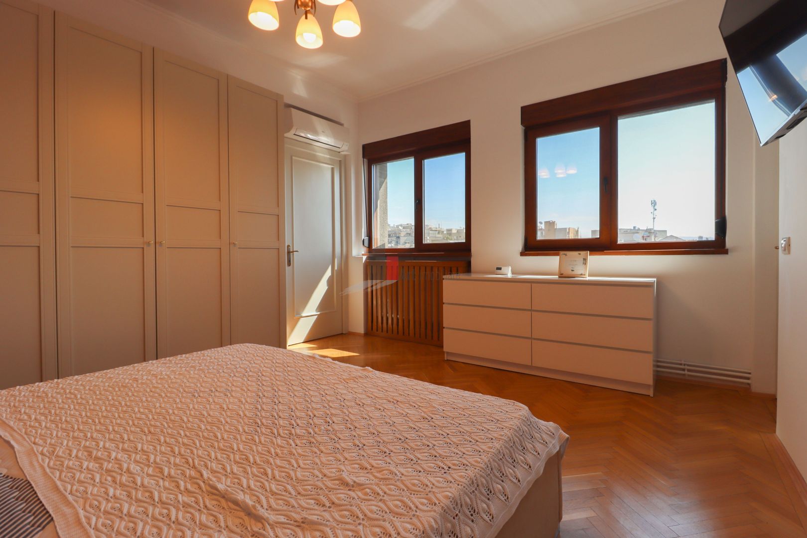 Apartamentul "COBERTURA",  PENTHOUSE "PIATA SPANIEI", TERASA 63 mp, CONSOLIDAT - Poză 34