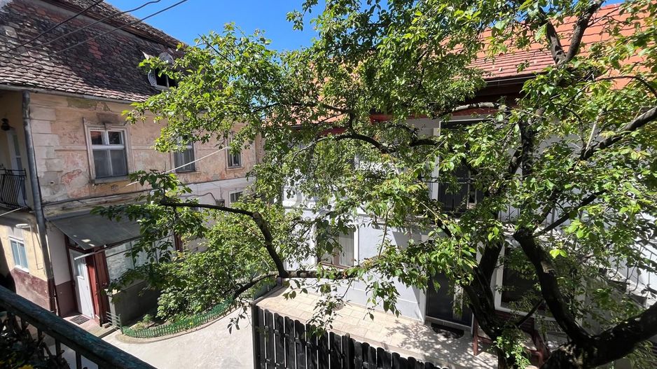 2 camere în inima orașului – ideal pentru locuit sau investiție - Poză 7