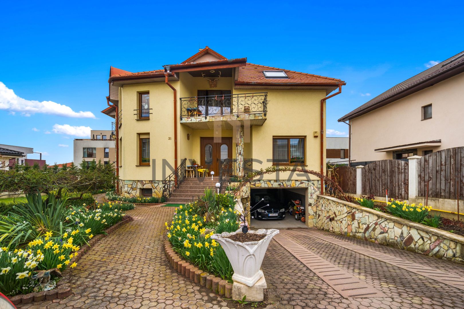 Casa individuala cu 7 camere, 260 mp, teren 900 mp, front 19m, Europa - Poză 1