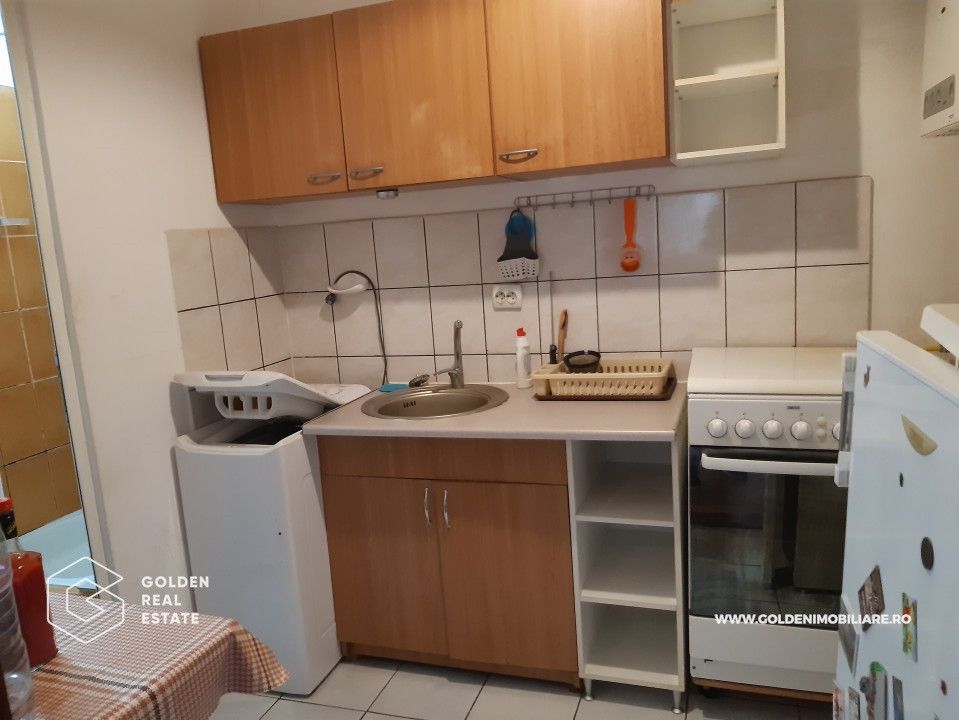 Casa mare, cu 4 apartamente a cate 1, 2, 3 și 4 camere fiecare - Poză 3
