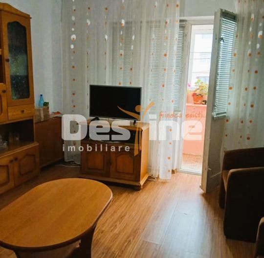 Apartament cu 3 camere de vanzare zona centrala - Poză 1