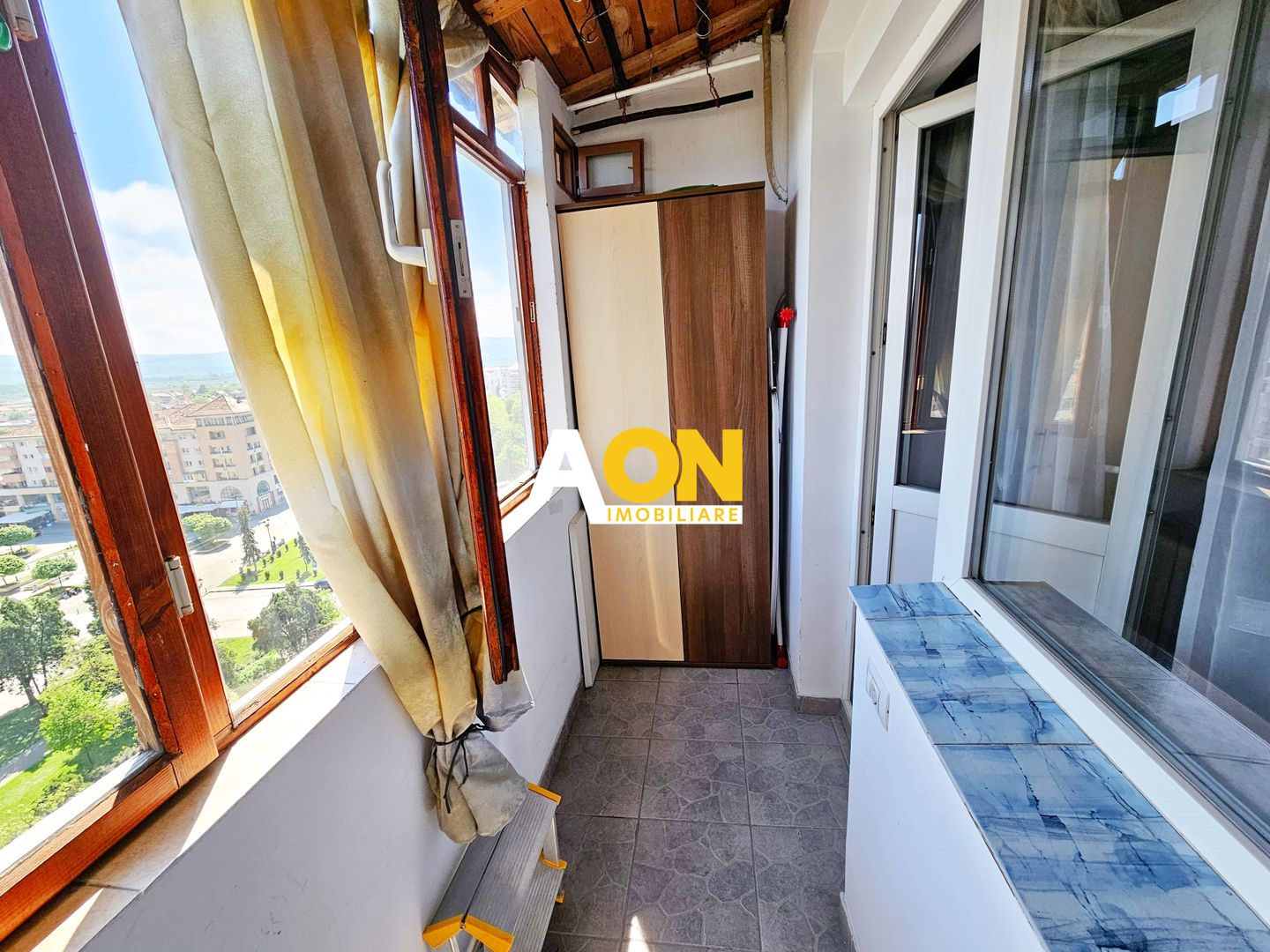 Apartament cu 3 camere, 64 mp utili, partial mobilat, ultracentral - Poză 2