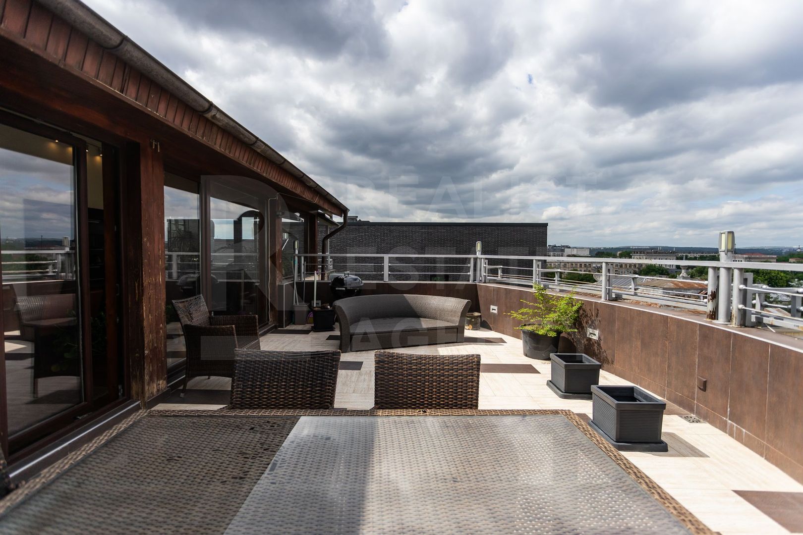 Chirie, apartament, 4 camere, strada Mihai Eminescu, Centru - Poză 1