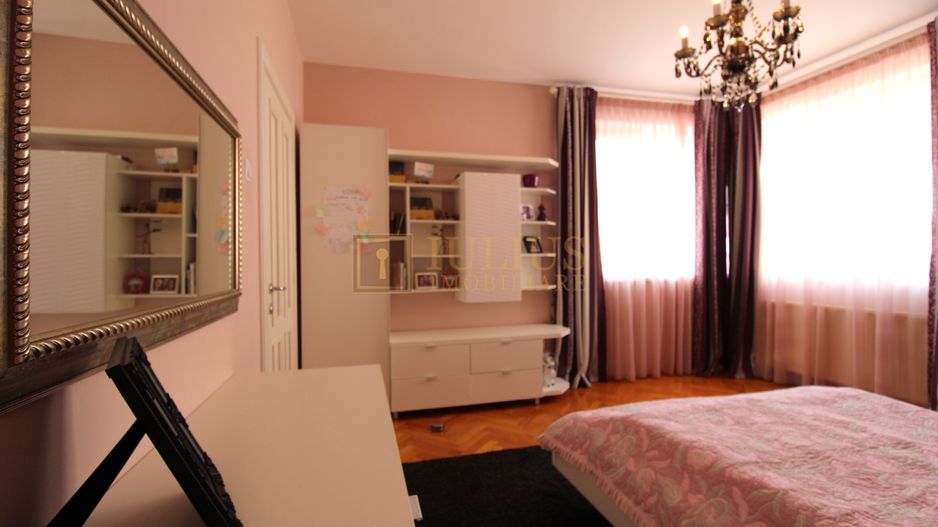 3 dormitoare, 3 bai, living spatios, 2 terase si curte. - Poză 17