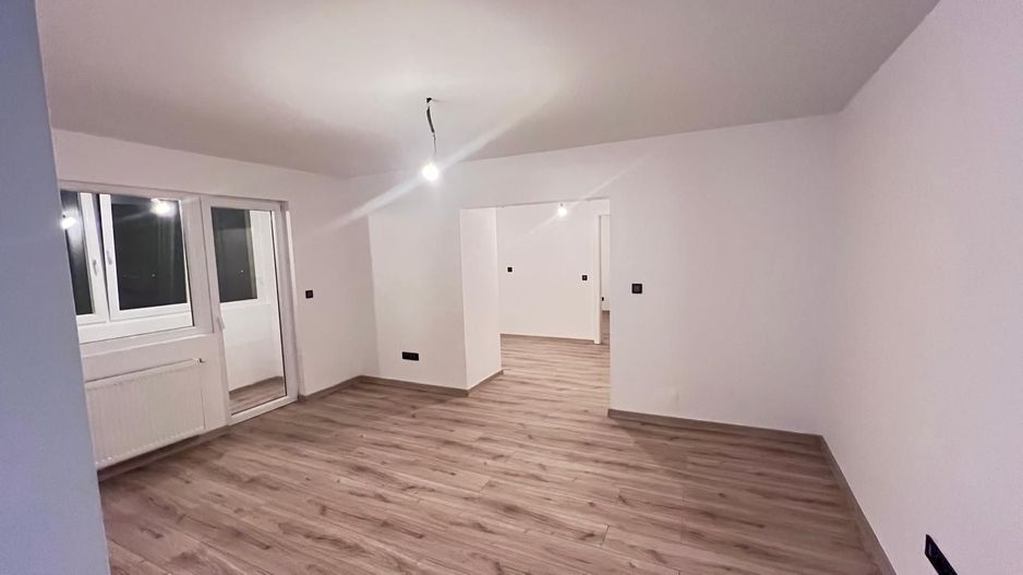 Apartament cu 3 camere de vanzare | Cartierul Manastur | Semidecomandat | - Poză 1