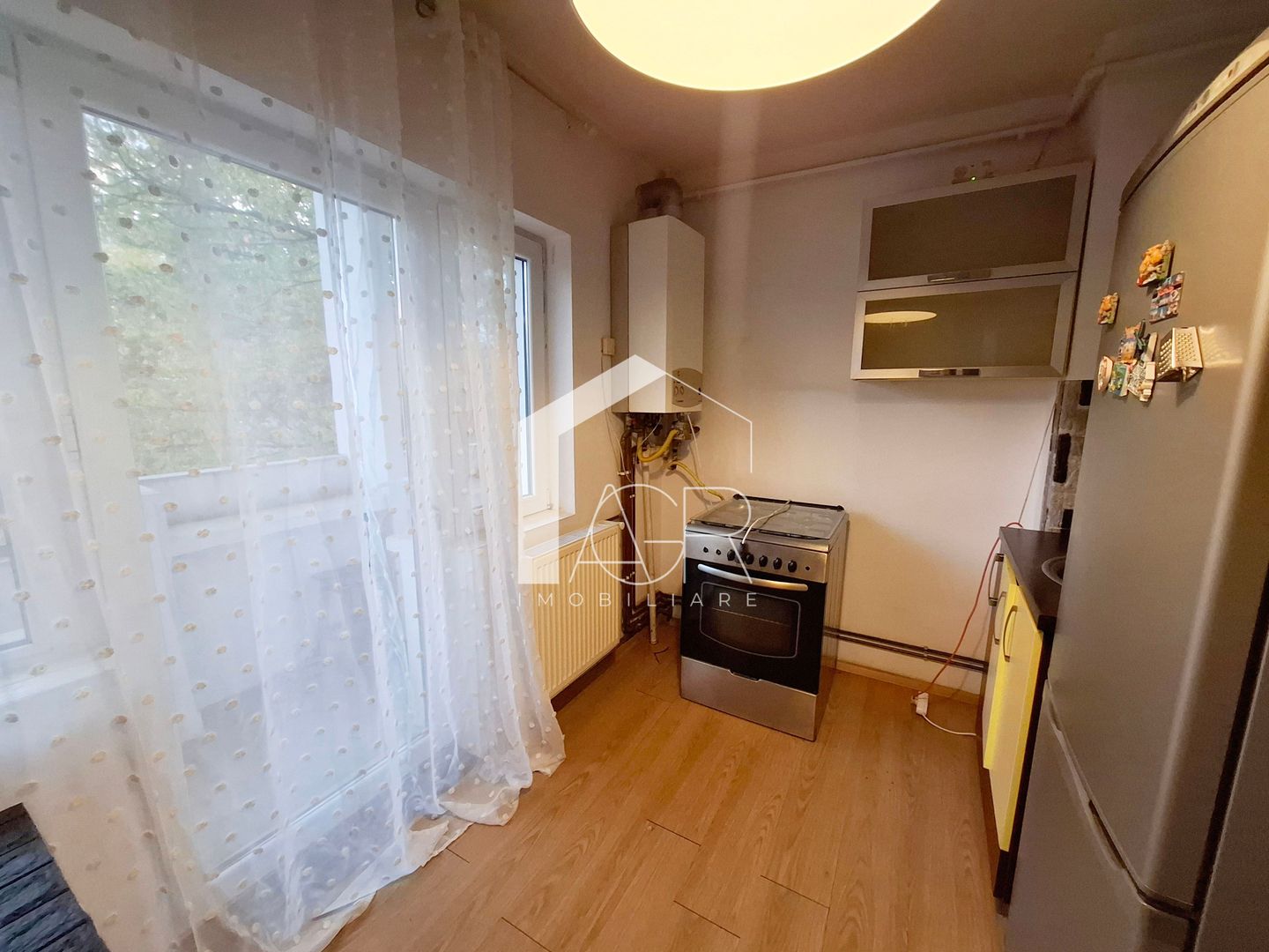 Apartament cu 2 camere de vanzare, zona Central - Poză 4