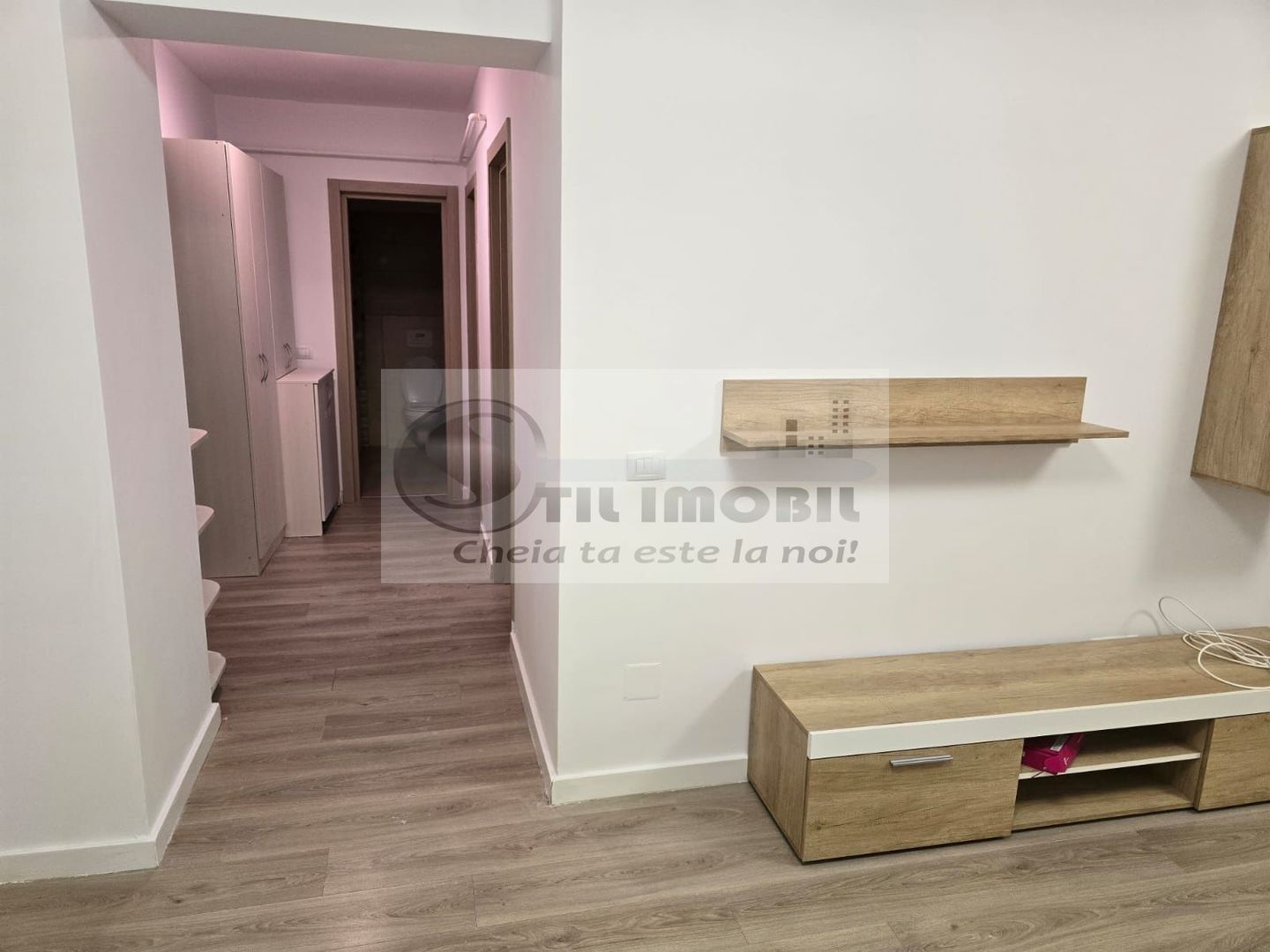 Apartament 2 camere decomandat mobilat Tudor-Grand Conest 155000 euro - Poză 3