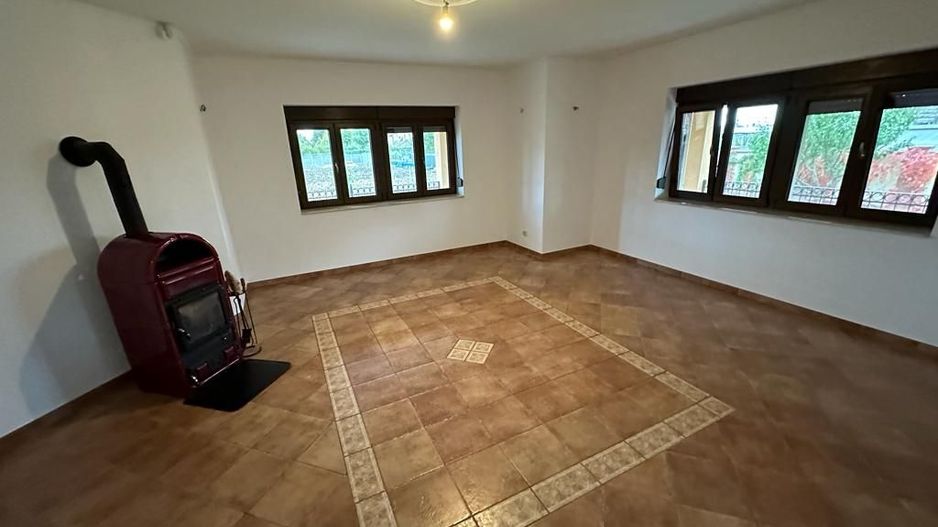 VILA  - ARADULUI. -British - Poză 21