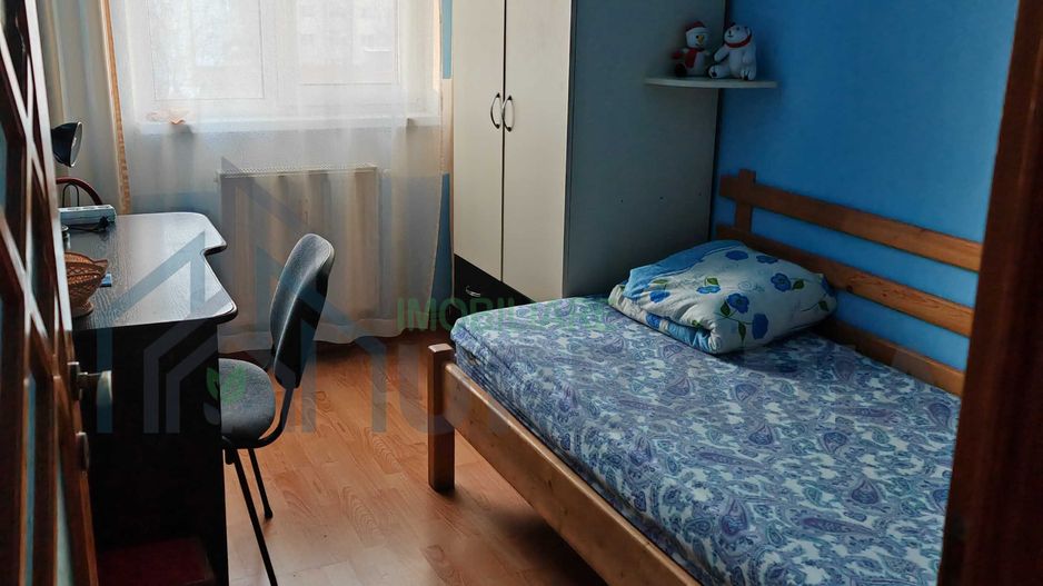 Închiriez camera în apartament cu 3 camere - Poză 1