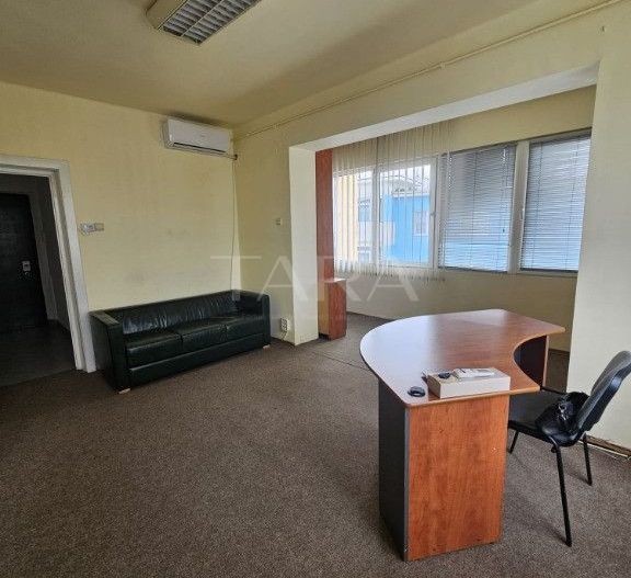 Apartament cu 2 camere, Piața Mihai Viteazu, ideal locuit sau birou. - Poză 1