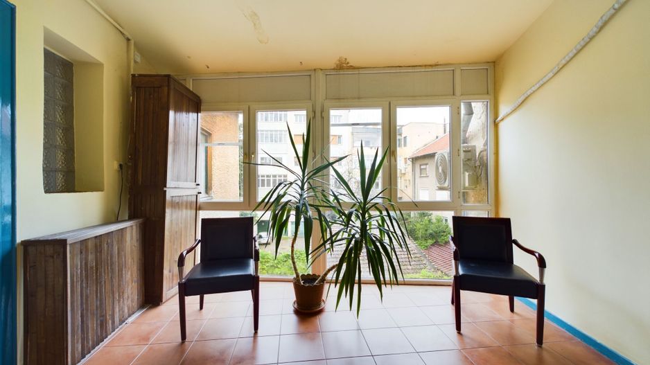 Apartament cu 4 camere, lângă Tribunalul Arad - Poză 2
