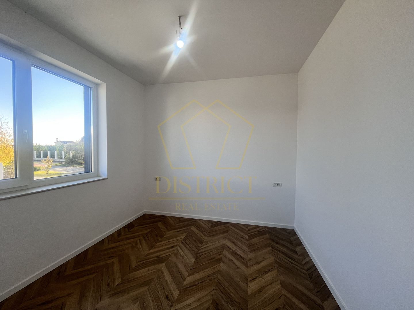 Duplex modern cu 5 camere si curte amenajata I Dumbravita - Poză 10