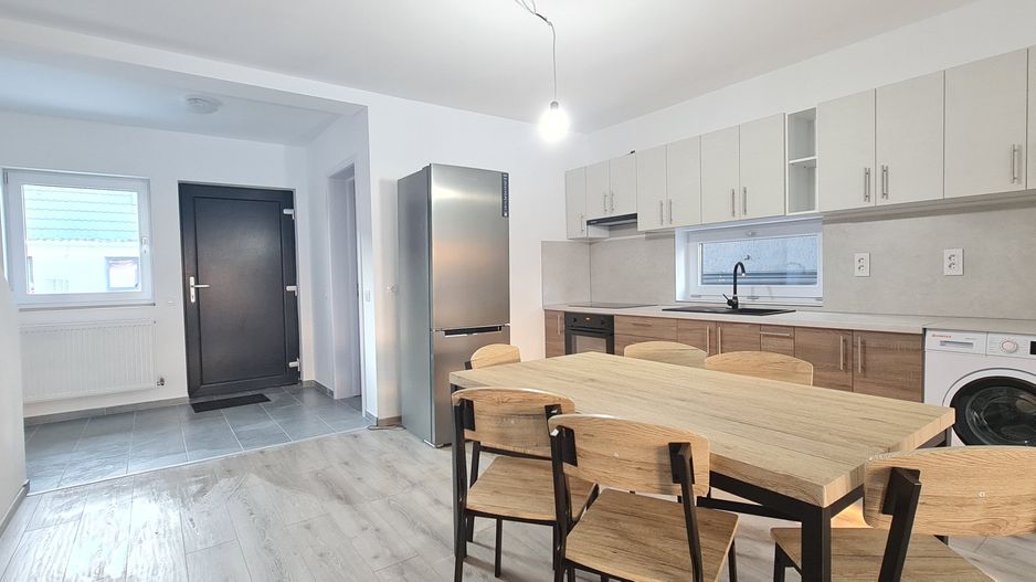 Casa semimobilata semiutilata in Cartier Izvor Tarlungeni Brasov - Poză 1