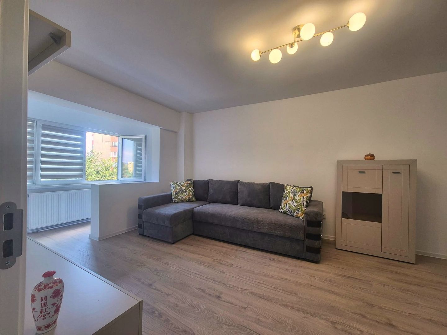 🏡 Exclusivitate -  2 camere decomandate, Centru Civic, la prima închiriere - Poză 1