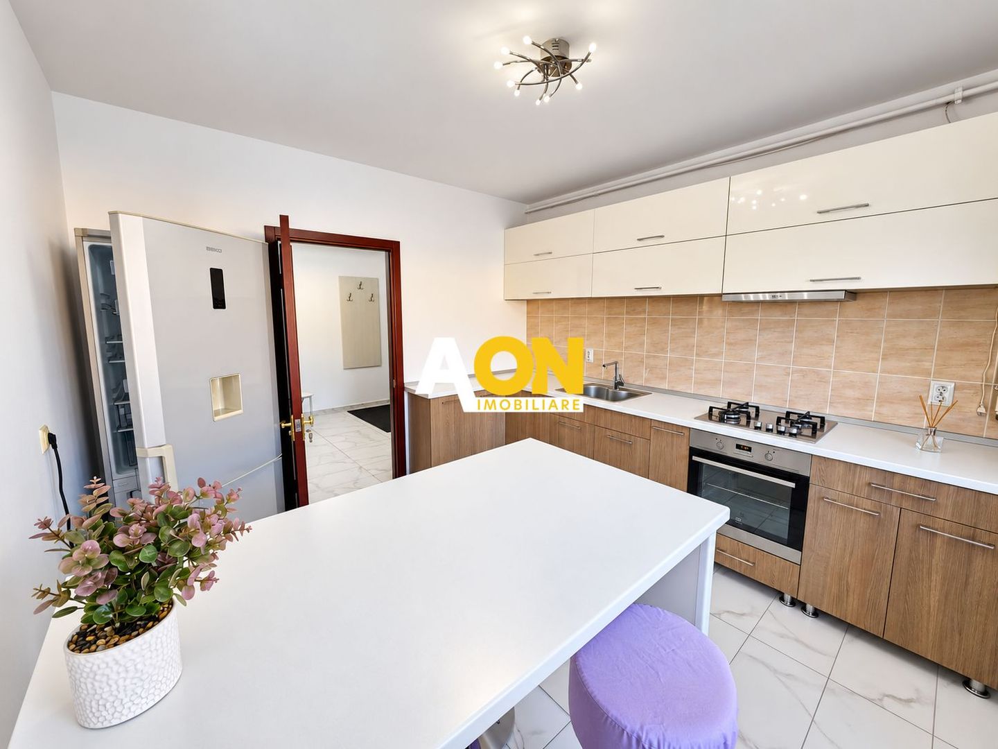 Apartament 2 camere, 2 balcoane, etaj 1, mobilat, zona Kaufland Cetate - Poză 3
