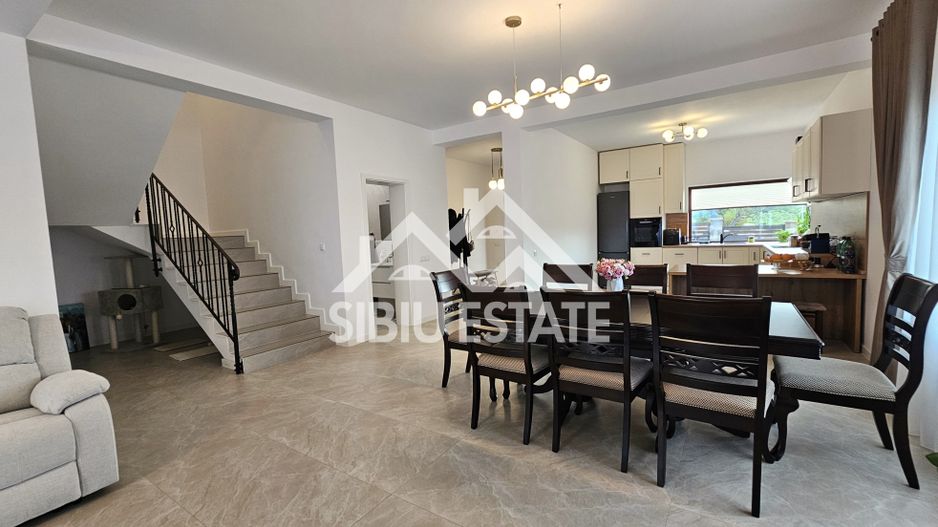 Casa Sibiu Cisnadioara, casa cu garaj, 5 camere, 3 bai - Poză 19
