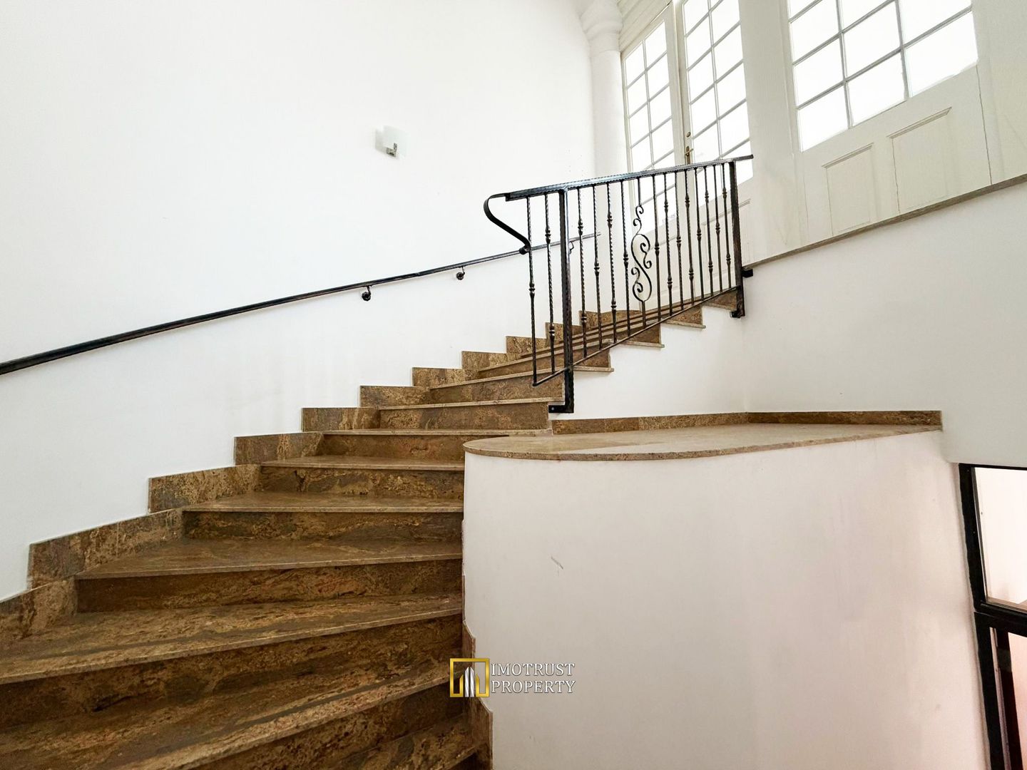 De închiriat – Spațiu birouri 256 mp | Ultracentral Arad - Poză 11