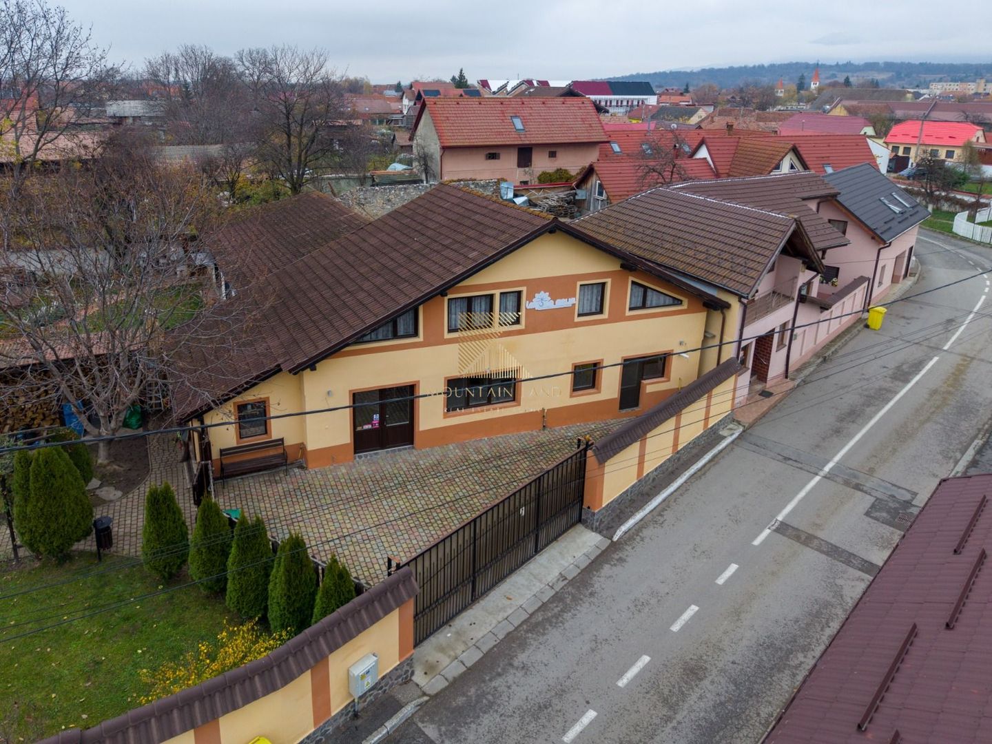 Proprietate mixtă cu spațiu comercial și locuință, Cristian - Poză 15