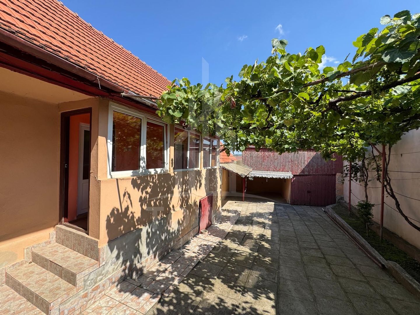 Casă 3 camere de vânzare în Rășinari, Str. Andrei Șaguna – ideală pentru familie - Poză 4