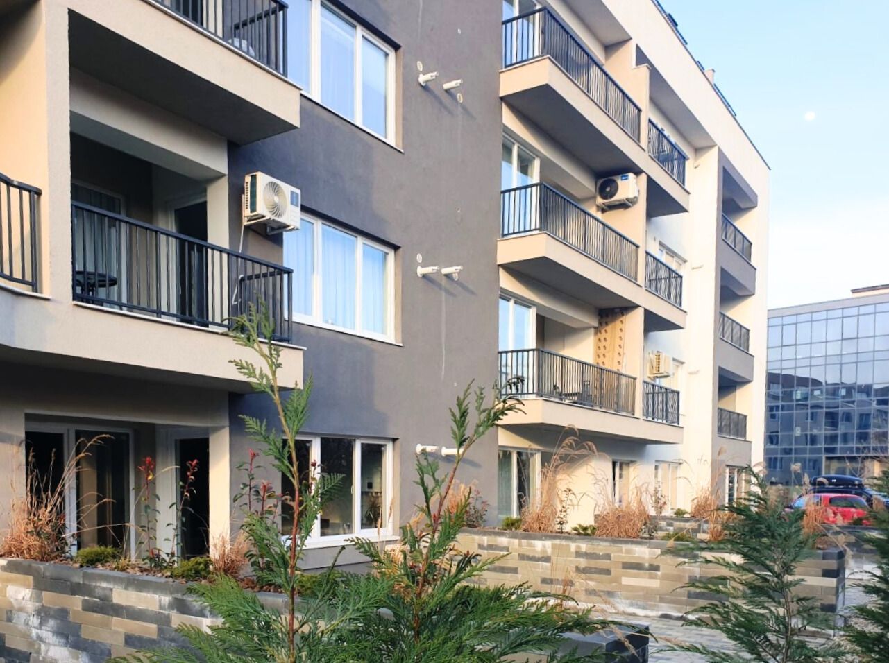 Garsonieră spațioasă luminoasă și plină de potențial în inima Piperei - Poză 2