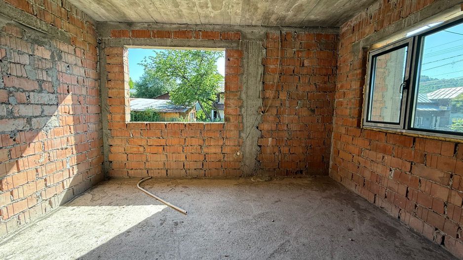 Vanzare casa cu 4 camere+anexe într-o zonă de poveste – Bezdead - Poză 8