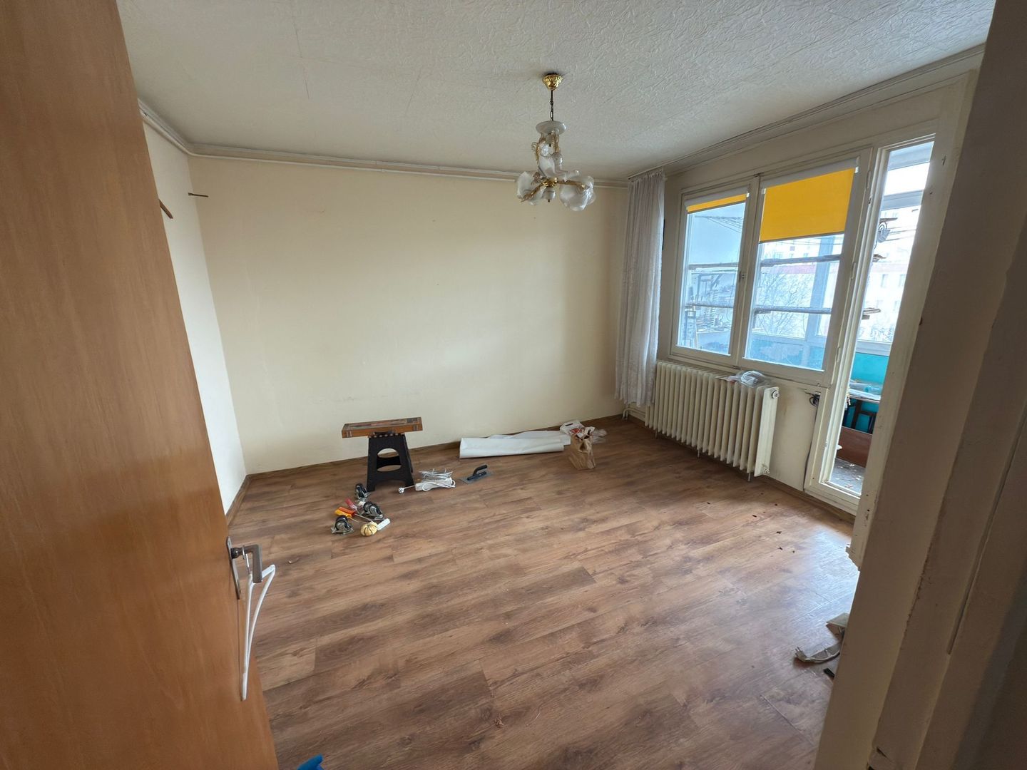 Apartament incapator, patru camere, Resita-Berceni, 120.000€ negociabil - Poză 1