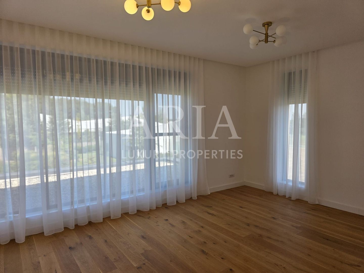 Dumbrava Vlasiei – Armonie între design, lumină și natură - Poză 32