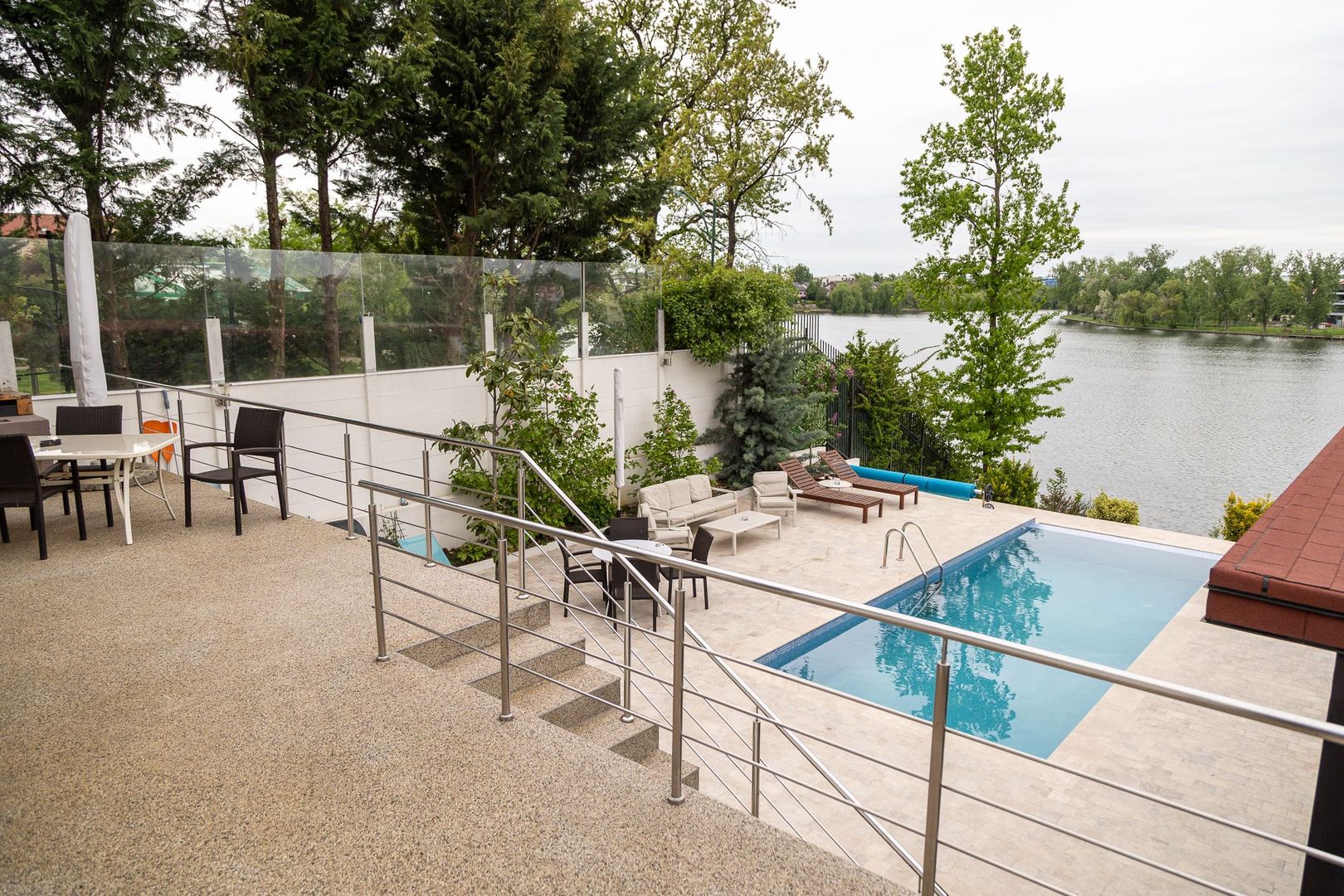 Vilă cu acces direct la lac | Piscină încălzită, sauna - Poză 2