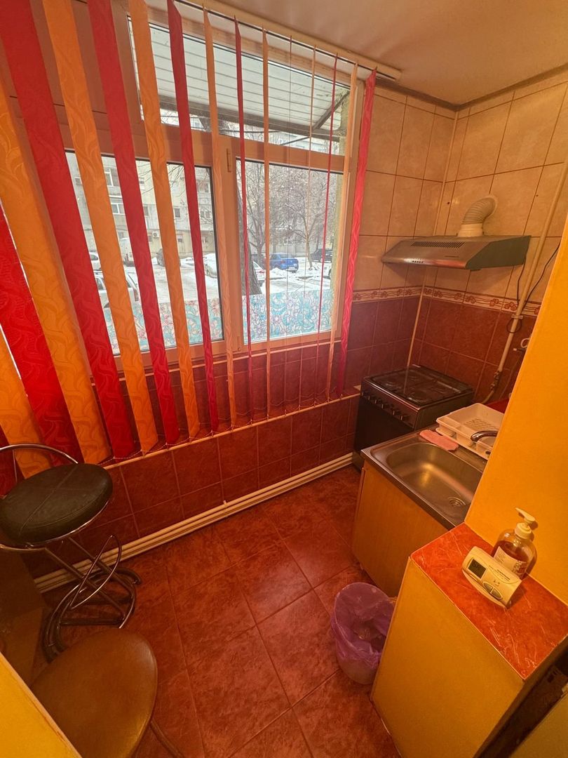 Apartament 4 camere de vânzare – zonă Școala 8 - Poză 2