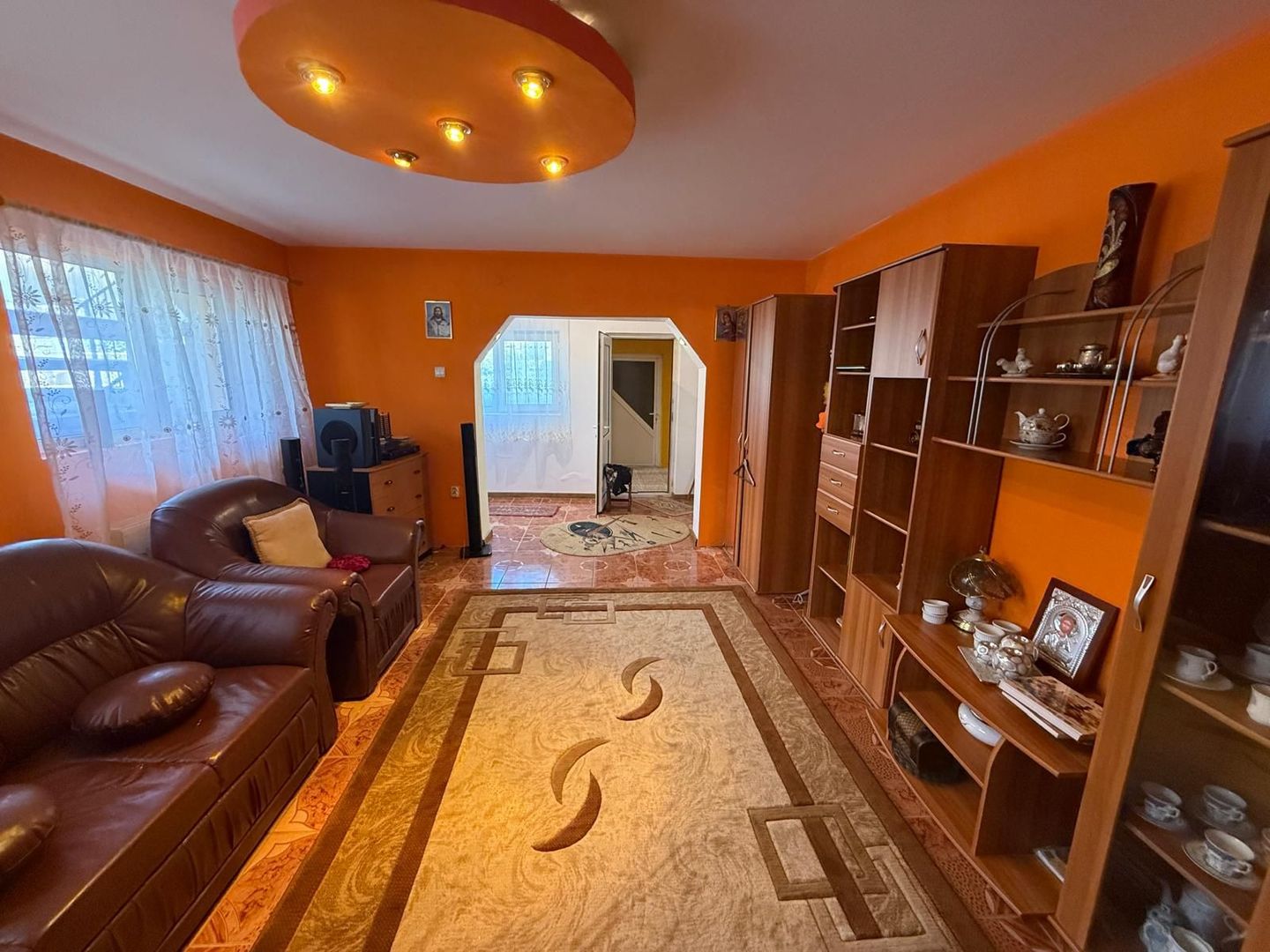 Vila S+P+1,+ garaj inchis + terasa si teren intravilan 6300 mp - Poză 9