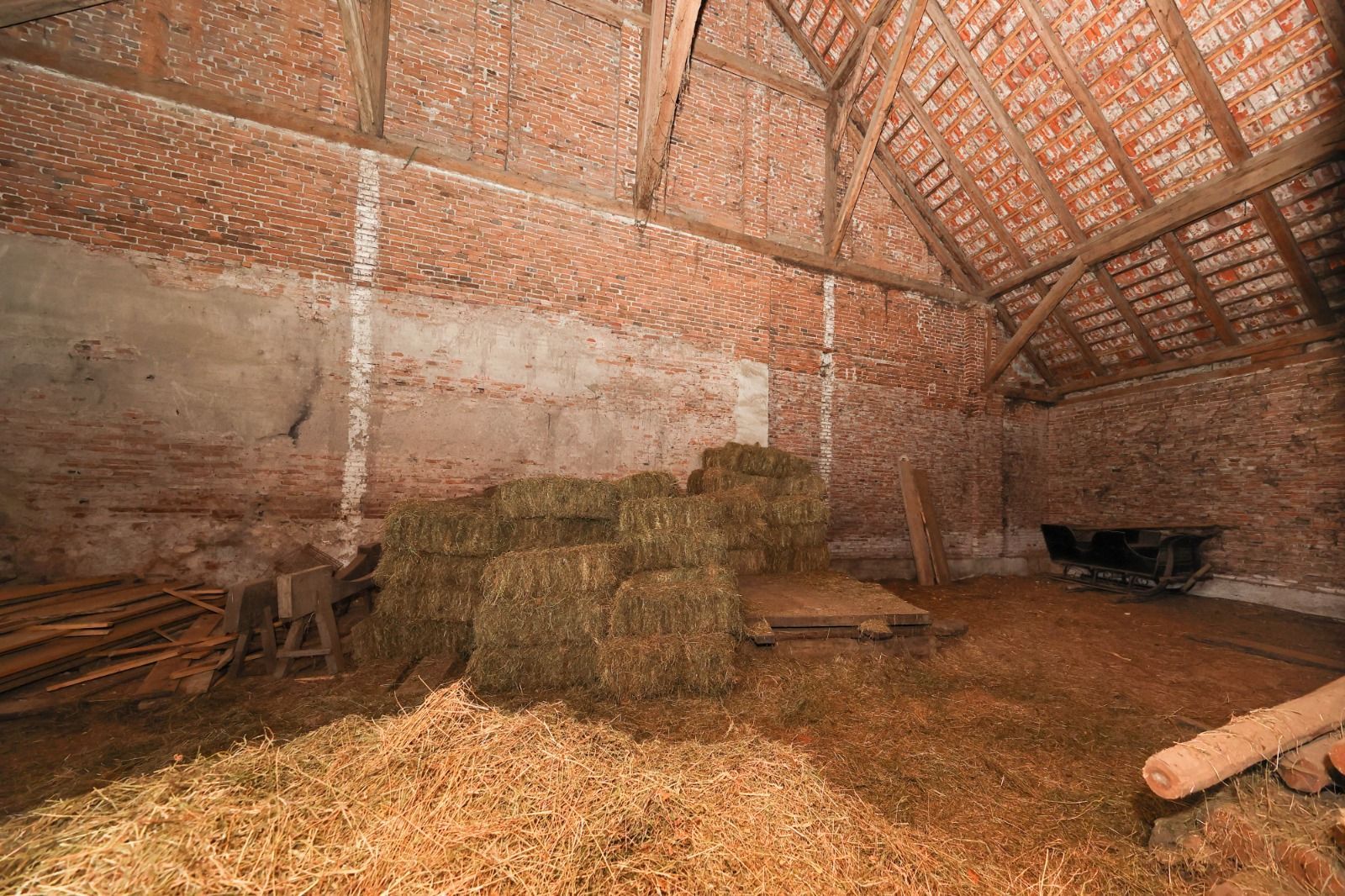 Casă Săsească Autentică cu Șură Impresionantă în Cristian – Teren 2729mp - Poză 18