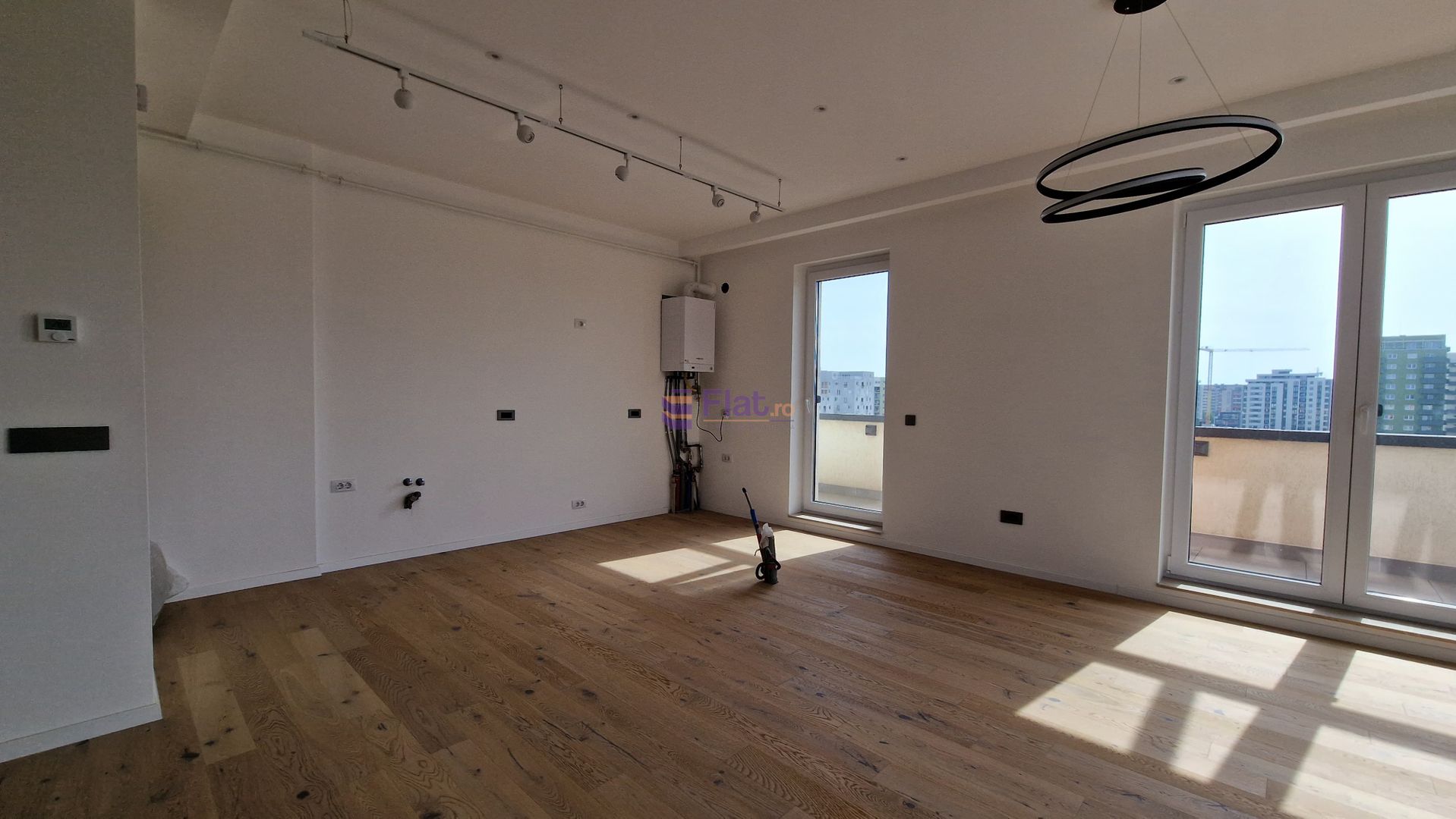 Comision 0 Penthouse 3 Camere 104 mp.  Terasa 43 mp. Tractorul - Poză 7