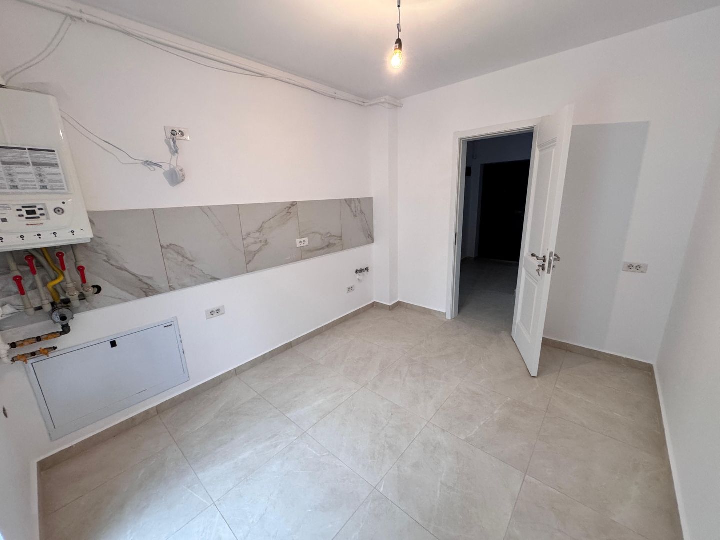 AP. 3 CAMERE,BLOC NOU, BUCATARIE INCHISA,CENTRALA PROPRIE,LOC PARCARE, - Poză 6