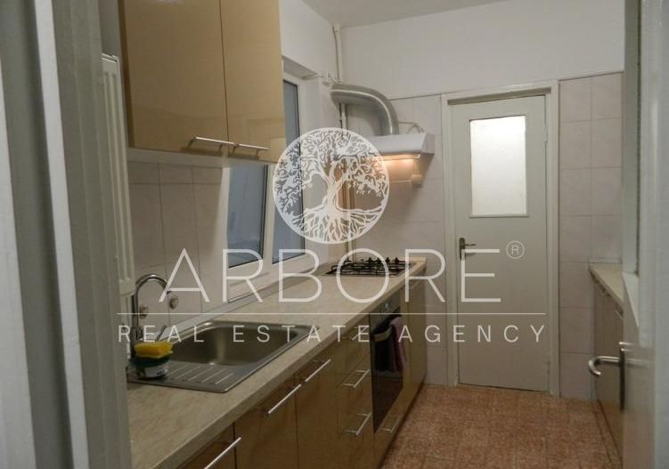 Apartament lux, zona Piata Victoriei, 4 camere , 2 bai, centrala termica  terasa - Poză 5