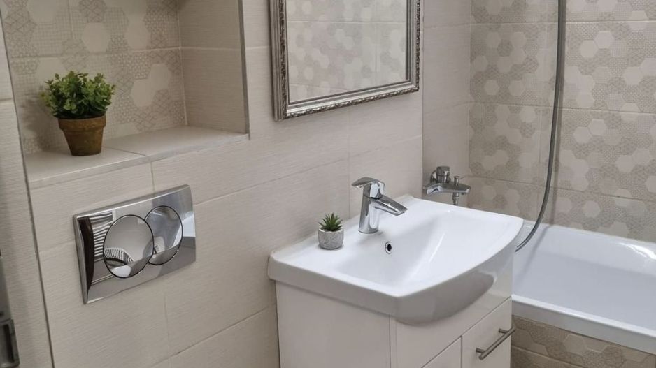 Vand sau schimb apartament 3 camere - Poză 1