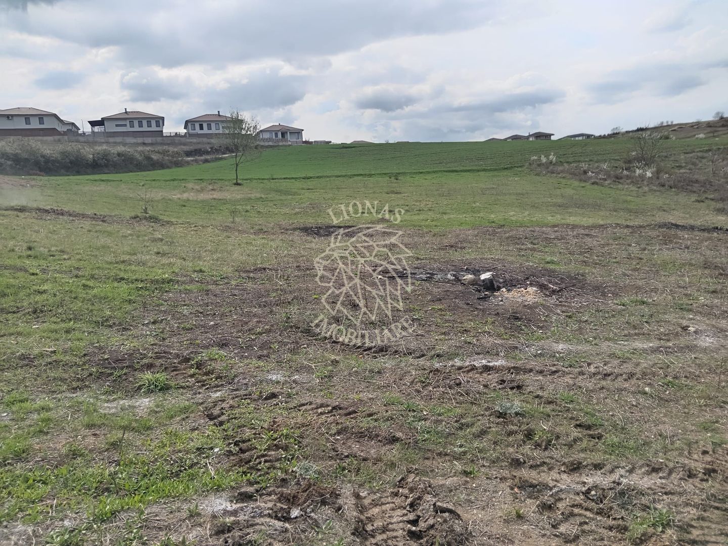 Doua Terenuri INTRAVILANE CU UTILITATI Dezmir, Cluj 500mp - Poză 1