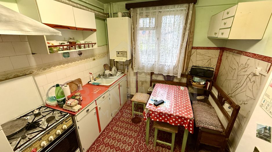 3 decomandate - parter - 65mp - centrala - gol - Scriitorilor - Poză 1