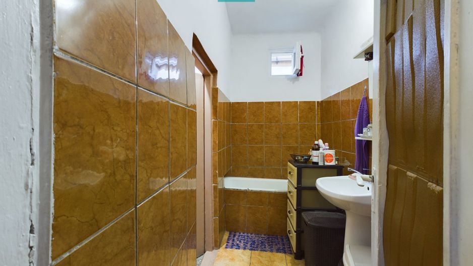 Casă cu 4 camere de vânzare în Sega - Poză 4