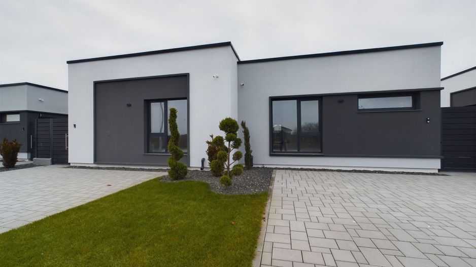 Duplex modern, pe parter, amplasat într-o zonă liniștită din Moșnița Nouă - Poză 9