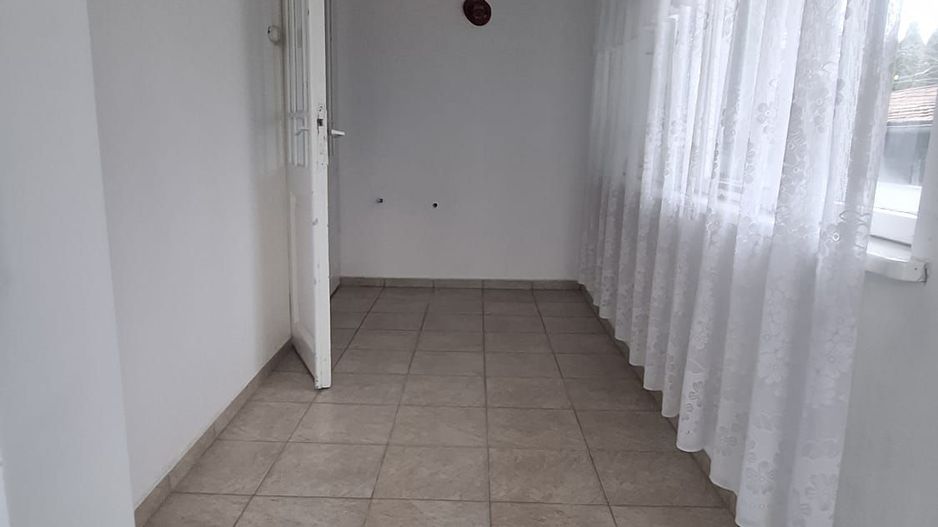 Spațiu cu potențial dublu: locuință sau sediu! - Poză 6