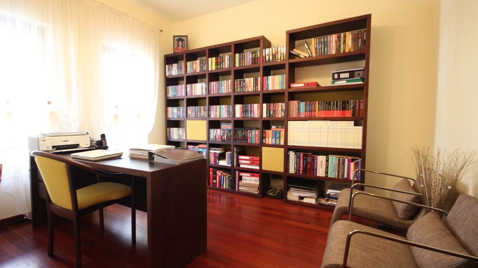 O casa deosebita cu Piscina - Poză 6