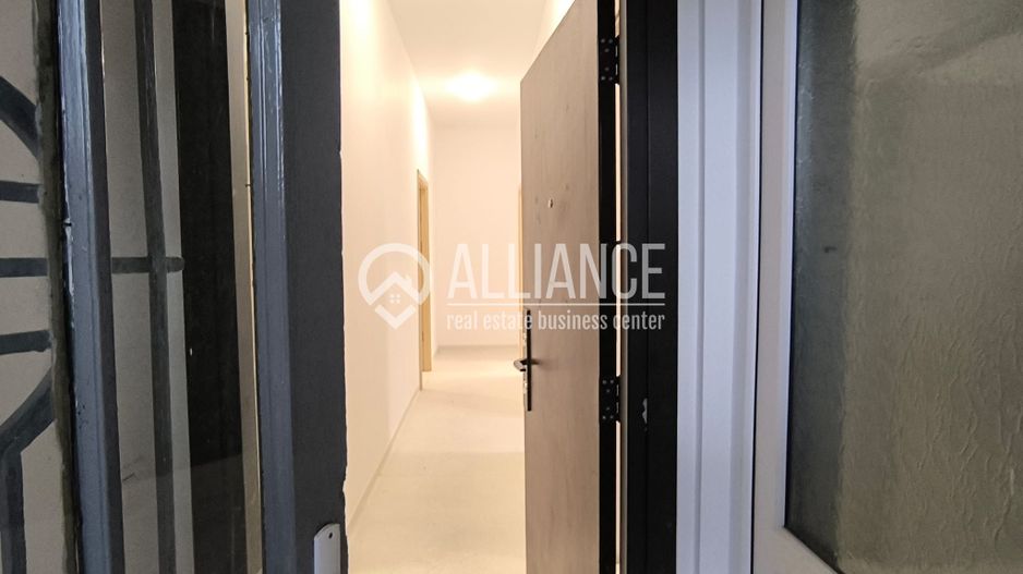 CAPITOL - Bdul Mamaia parter de vila stradal! - Poză 19