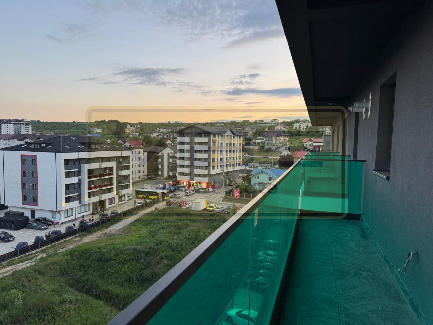 Apartament 1 camera cu parcare Bucium Mega Image - Poză 20