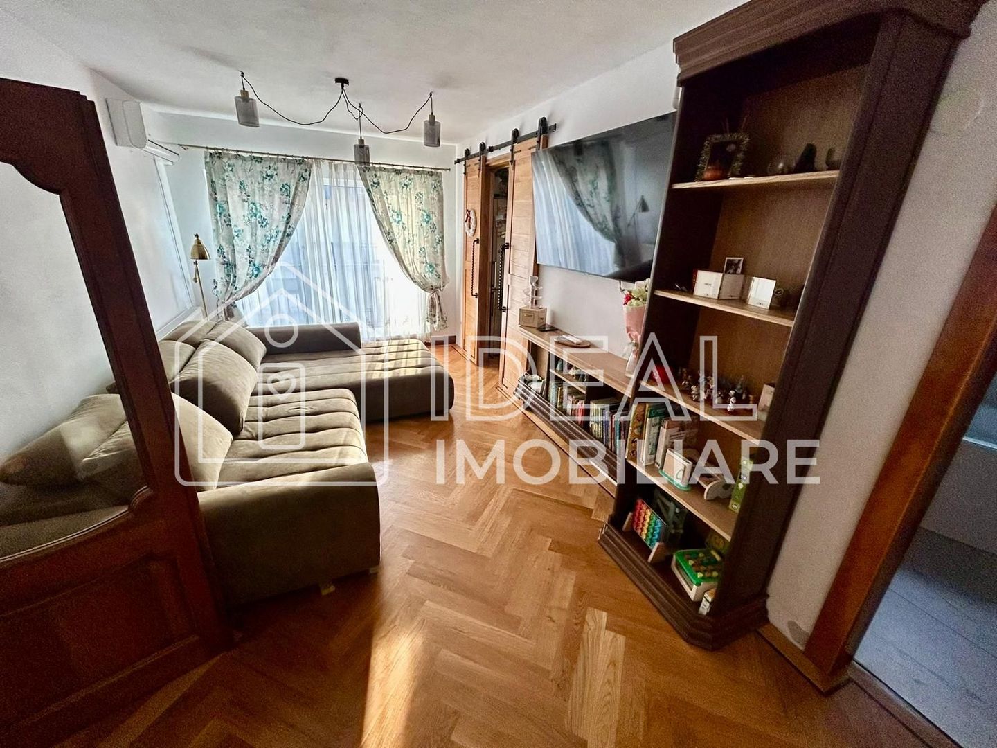 Apartament cu 3 camere de vânzare – Zona Arhitecților - Poză 2