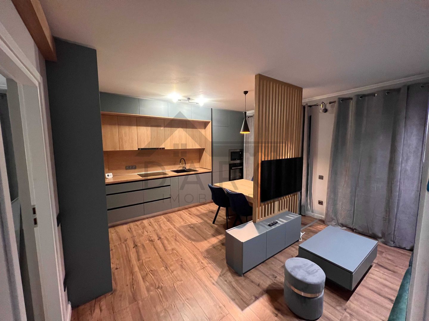 Dau in chirie 2 camere - lux - loc de parcare inclus - Poză 1
