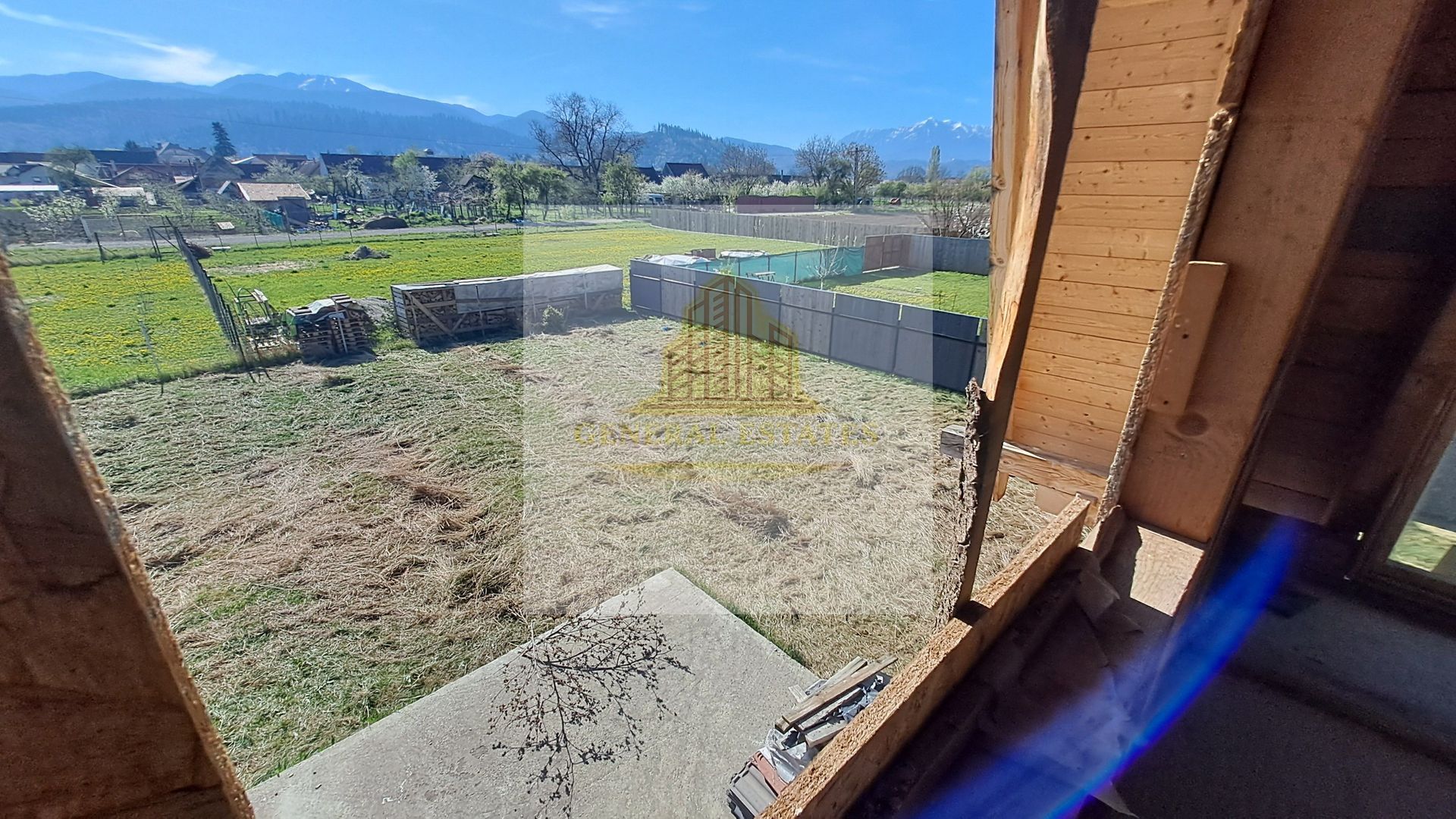 Casa moderna la rosu in Cristian - Poză 13