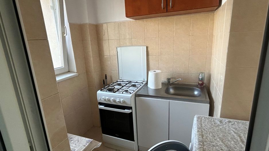 Garsonieră modernă, pat matrimonial, etaj intermediar, preț excelent - Poză 5