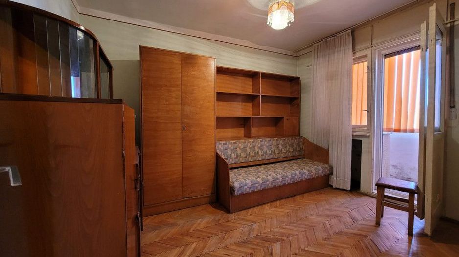 De Vânzare apartament 3 camere Micro 16 - Poză 3