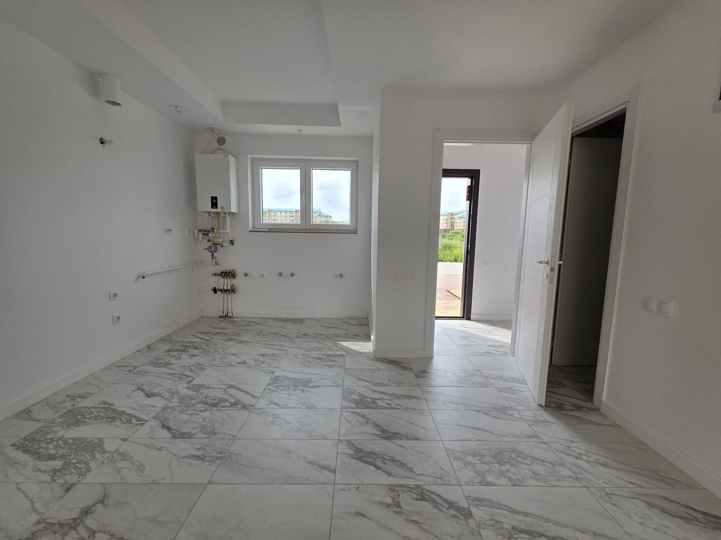 Vilă modernă 3 camere cu grădină privată – Cosmopolis - Poză 4