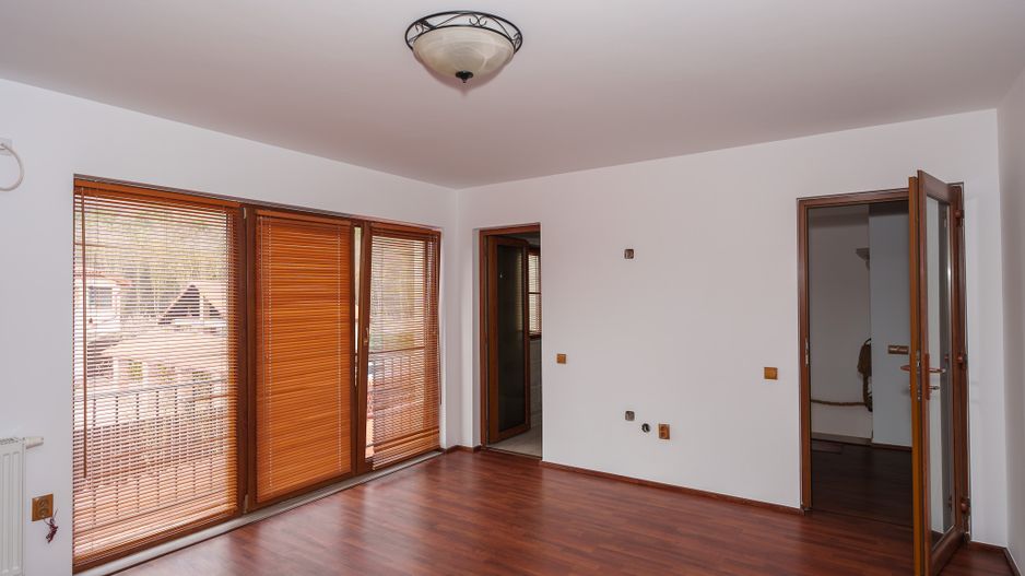 Proprietate Spațioasă Jucu de Mijloc - Ideală ca Locuință sau Afaceri - Poză 10